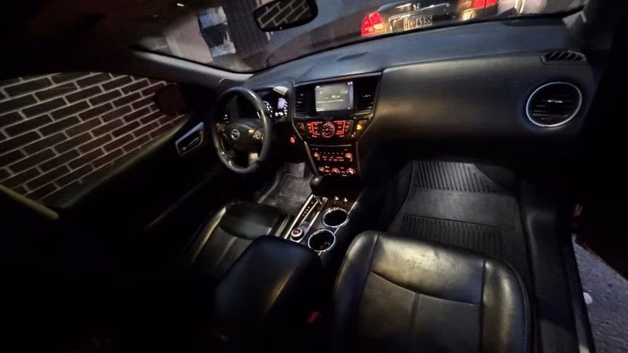 Venta o permuta de Nissan Pathfinder , año 2014 , 4x4 , es la full liuno , la platinium - Imagen 2