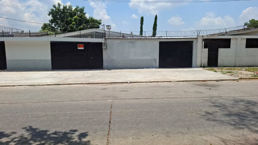 Renta de Amplia casa apta para vivienda, oficinas buffets en Prado Alto S.P.S. L. 30,000.00