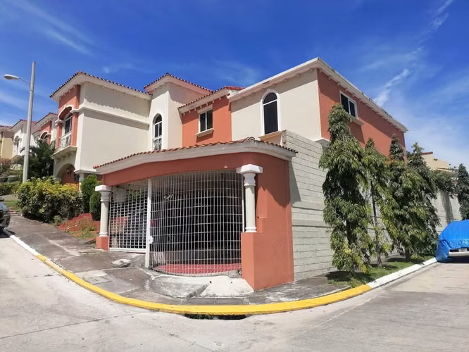 Casa Renta | El Sauce | Tegucigalpa | Amueblada | Piscina