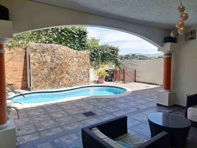 Casa Renta | El Sauce | Tegucigalpa | Amueblada | Piscina - Imagen 4