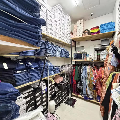 SE VENDE LOCAL COMERCIAL EN GALERÍAS DEL VALLE SAN PEDRO SULA - Imagen 2