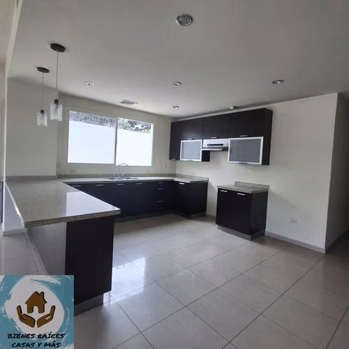 ALQUILAMOS AMPLIO APARTAMENTO DE 2 HABITACIONES A POCOS METROS DEL BLVD LOS PRÓCERES - Imagen 3