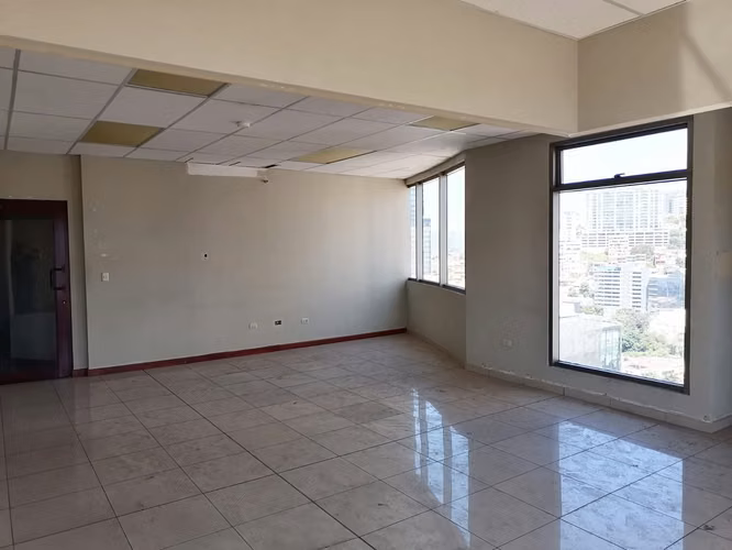 Local grande en alquiler, para oficinas. - Imagen 4