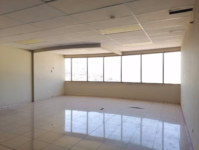 Local grande en alquiler, para oficinas. - Imagen 2