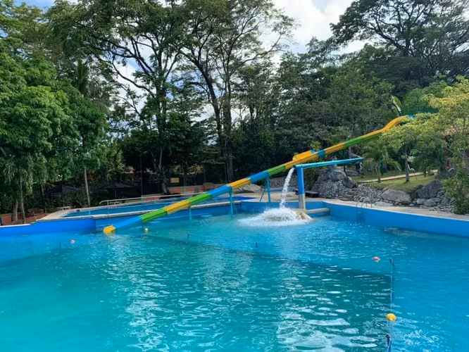 Se vende Centro Turístico La Montañita