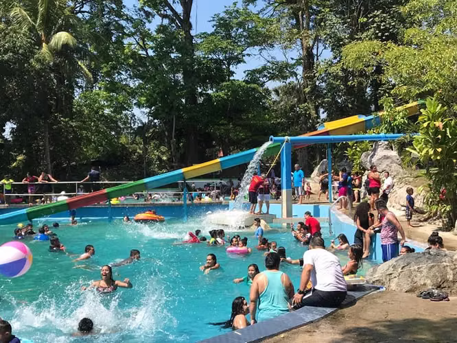 Se vende Centro Turístico La Montañita