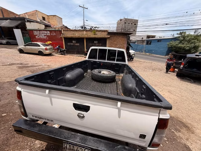 Carro para trabajo motor diésel TD27 caja manual