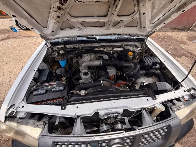 Carro para trabajo motor diésel TD27 caja manual