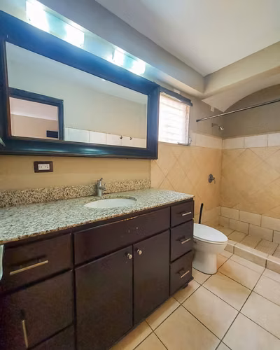 Se Vende Casa Res. Los Robles - Imagen 8