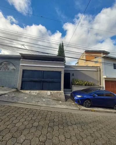 Se Vende Casa Res. Los Robles