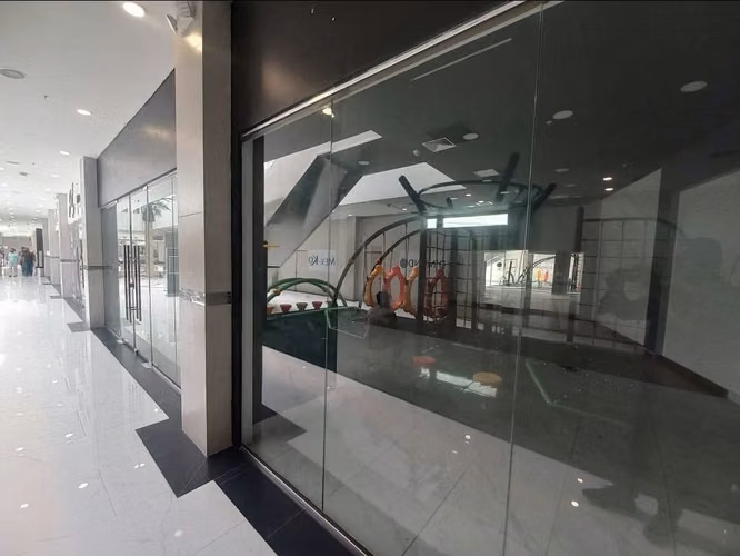 SE ALQUILA LOCAL COMERCIAL EN PLAZA CENTURY Sector Pedregal - Imagen 2