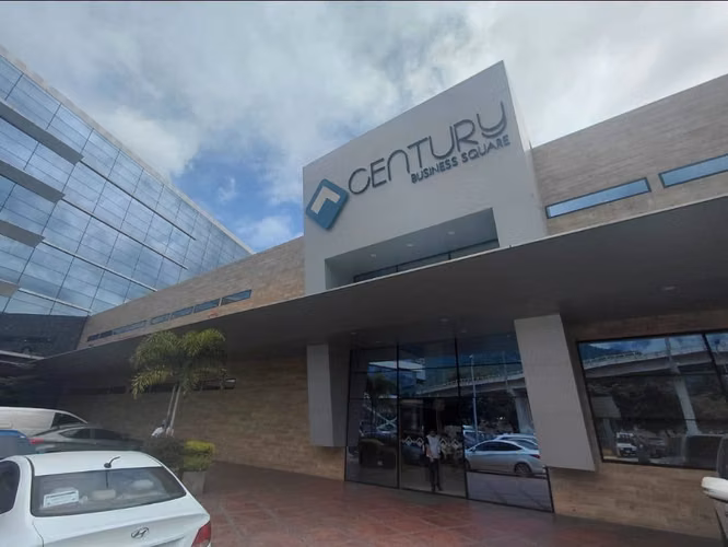 SE ALQUILA LOCAL COMERCIAL EN PLAZA CENTURY Sector Pedregal - Imagen 4