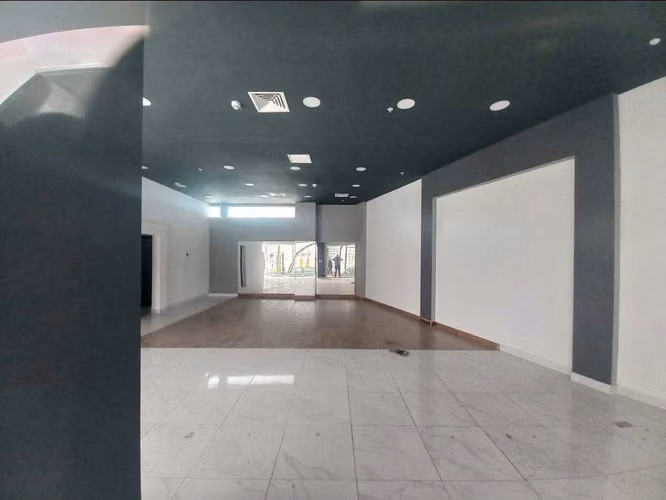 SE ALQUILA LOCAL COMERCIAL EN PLAZA CENTURY Sector Pedregal - Imagen 3