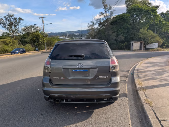 Se vende carro — Cómodo, económico y bien cuidado