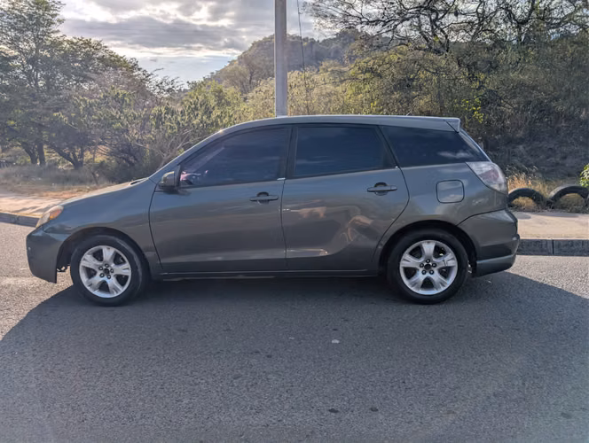 Se vende carro — Cómodo, económico y bien cuidado