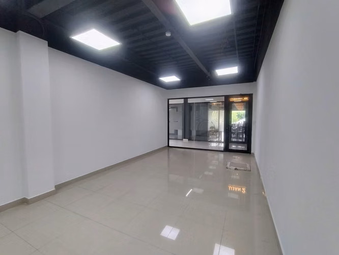 Esoacio comercial en alquiler - Imagen 6