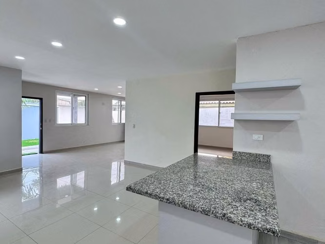 SE RENTA CASA PARA OFICINA O VIVIENDA EN BARRIO EL BENQUE - Imagen 7