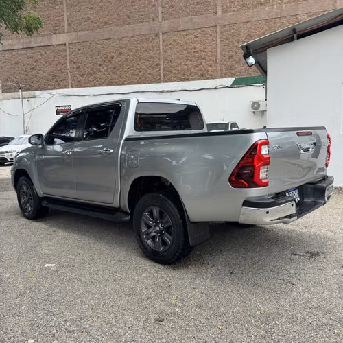 TOYOTA HILUX SRV 2023 - Imagen 3