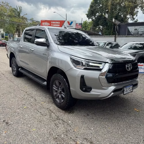 TOYOTA HILUX SRV 2023 - Imagen 2