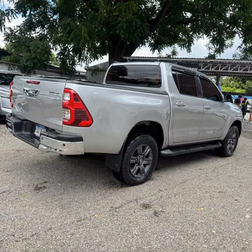 TOYOTA HILUX SRV 2023 - Imagen 4