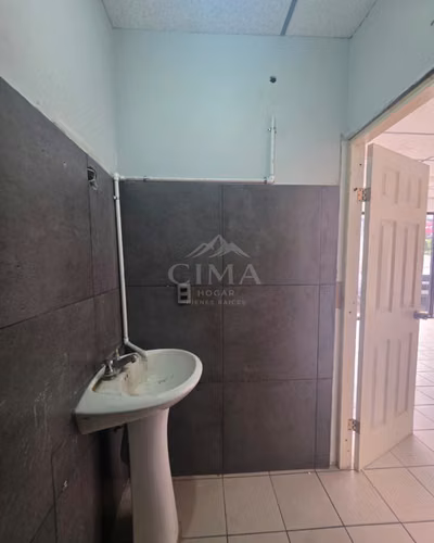  ¡Se alquila local comercial en Boulevard Morazán!  - Imagen 7