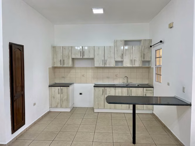 SE RENTA APARTAMENTO DE DOS HABITACIONES EN COLONIA UNIVERSIDAD