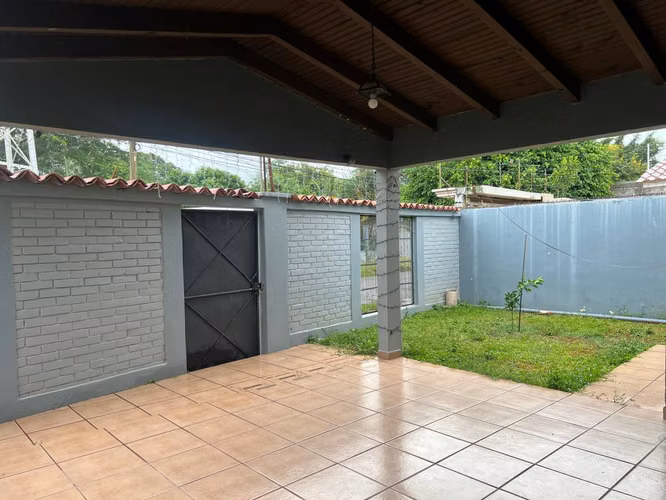 Venta de Casa amplia de esquina en Residencial Las Mercedes - Imagen 3