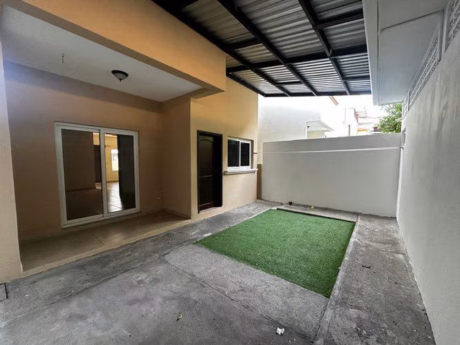  ¡SE RENTA HERMOSO TOWNHOUSE EN VILLAS SAN ANTONIO – SAN PEDRO SULA! - Imagen 2