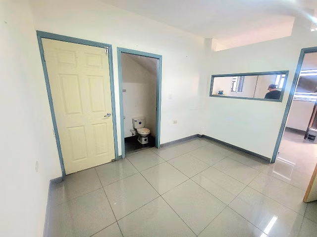 SE RENTA AMPLIO LOCAL COMERCIAL SECTOR LA MODERNA-COL ZERON SPS - Imagen 2