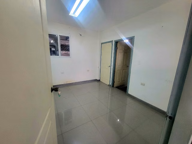 SE RENTA AMPLIO LOCAL COMERCIAL SECTOR LA MODERNA-COL ZERON SPS - Imagen 3