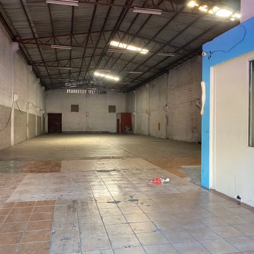 SE RENTA BODEGA EN EL CENTRO DE SAN PEDRO SULA,