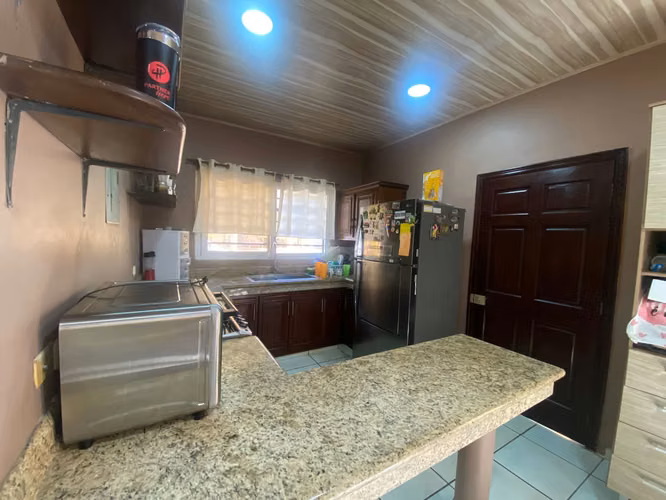 SE VENDE CASA DE UN NIVEL EN RESIDENCIAL CAMPISA, SAN PEDRO SULA, CORTES - Imagen 6