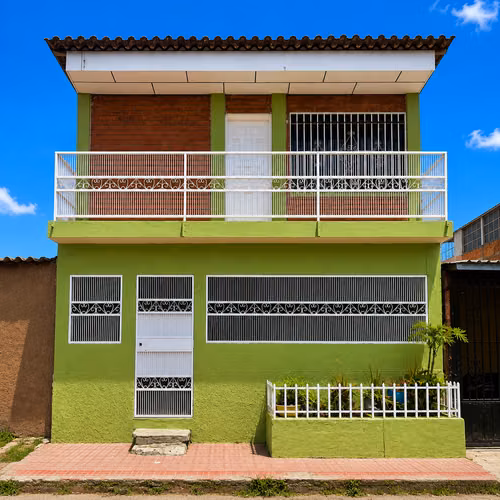  Casa de 2 Niveles | 5 Habitaciones | Col. El Pedregal | L. 1.6M