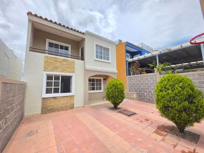 Venta de casa en Residencial Santa Cruz