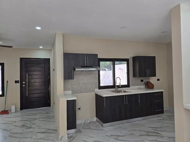 Exclusivo Townhouse en Renta - Col. La Tara (3 Hab / 2 Plzs) - Imagen 3