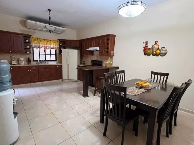 Se Alquila Townhouse Amueblado en Juan Lindo - Imagen 2
