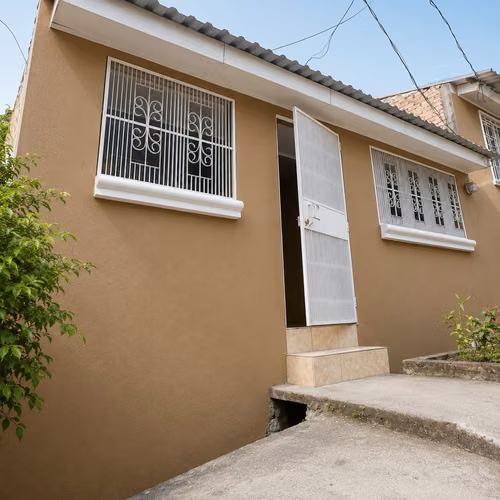 En venta casa peatonal en Residencial Plaza