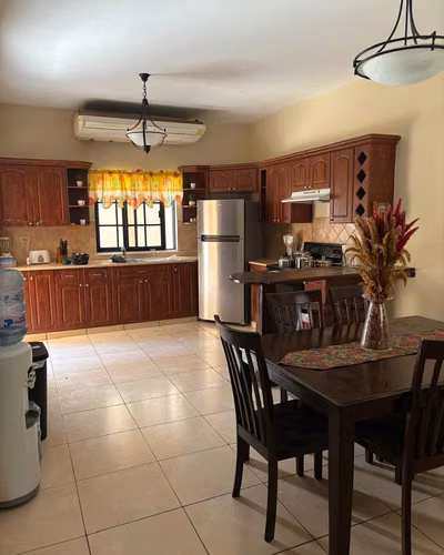 Se Alquila Townhouse Amueblado en Colonia Juan Lindo