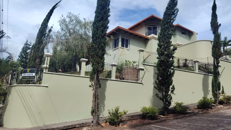 Se Vende Hermosa Casa Res. Siboney, El Chimbo