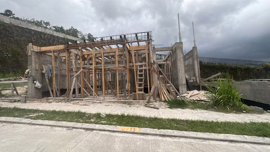  ¡RESIDENCIA EN VENTA EN BOSQUES DE JARAGUÁ!