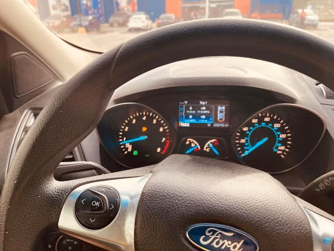 Bonita Ford Escape - Imagen 6