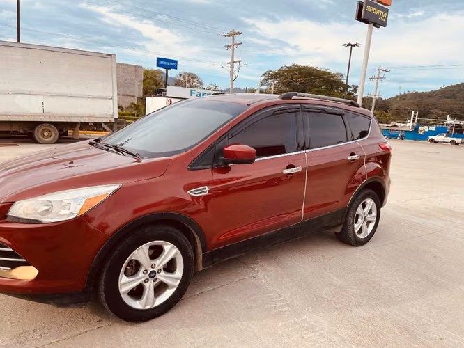 Bonita Ford Escape - Imagen 3