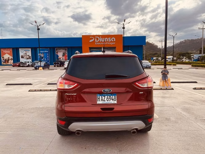 Bonita Ford Escape - Imagen 2