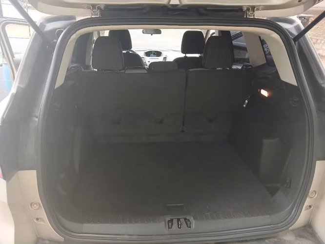 Se vende ford escape motor 2.5 año 2017 millas 180,000 - Imagen 2