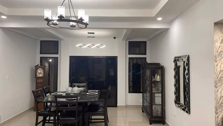 Venta de Hermosa Casa con Piscina, en la Residencial Las Uvas, en Tegucigalpa. - Imagen 4