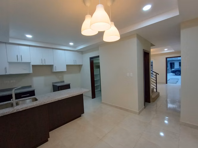 SE RENTA MODERNA CASA EN RESIDENCIAL VERONA. ZONA NORTE - Imagen 2
