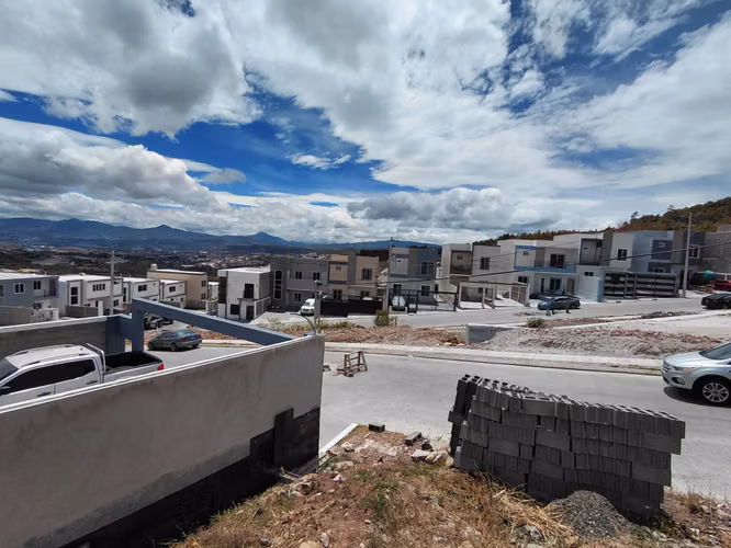Venta de terreno en Residencial Mirador de los Hidalgos  - Imagen 7