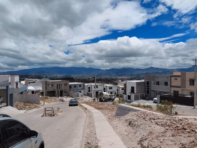 Venta de terreno en Residencial Mirador de los Hidalgos  - Imagen 9