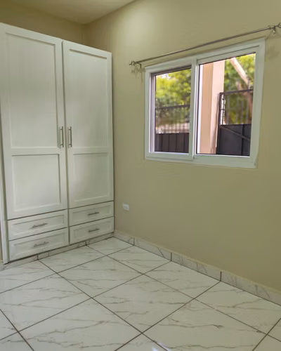 SE RENTA NUEVO Y MODERNO APARTAMENTO EN RES. LAS MERCEDES - Imagen 4
