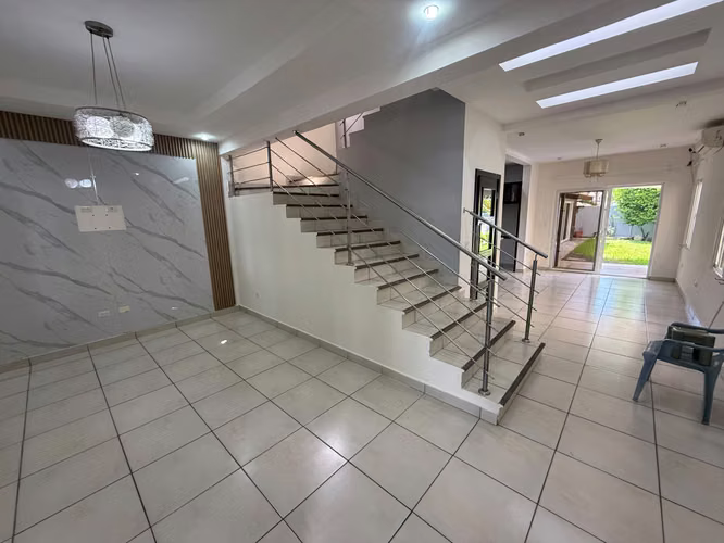 SE ALQUILA AMPLIA CASA EN RESIDENCIAL EL BARRIAL SAN PEDRO SULA - Imagen 7